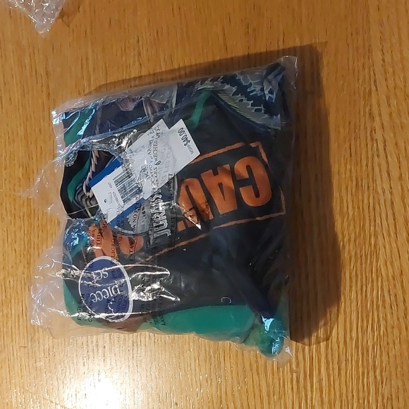 Jurassic world 3 piece pyjama set - Picture 4 of 4